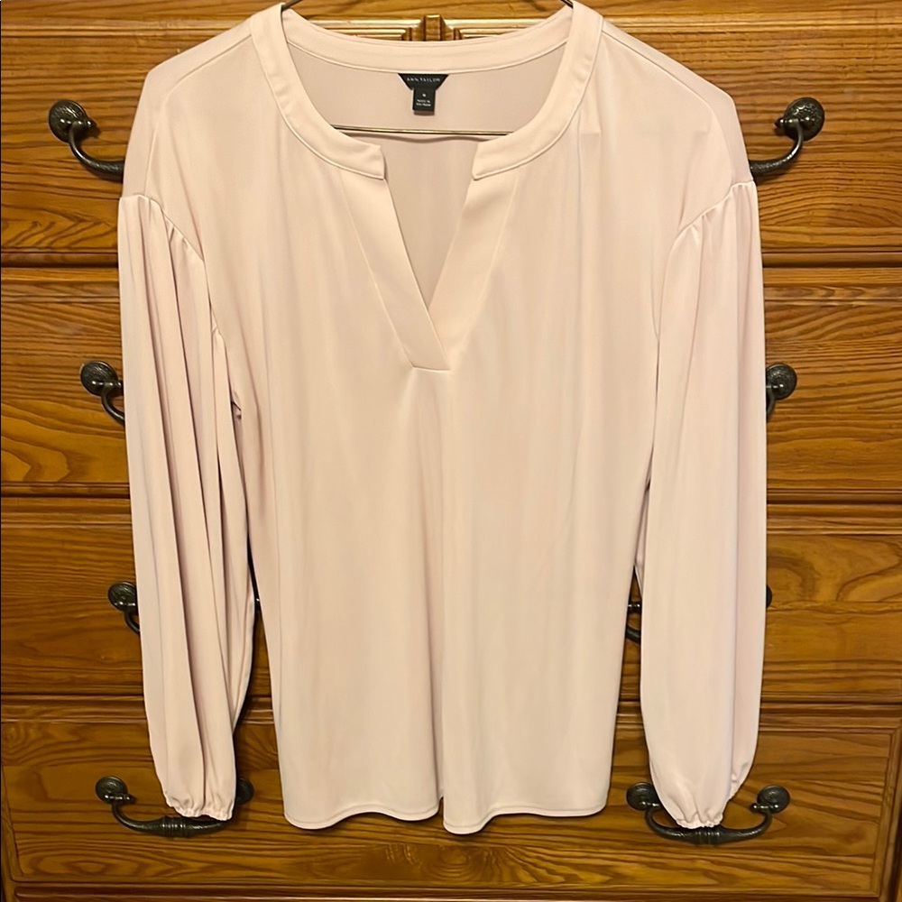 Pink relaxed v-neck blouse with 3/4 sleeves and mandarin collar